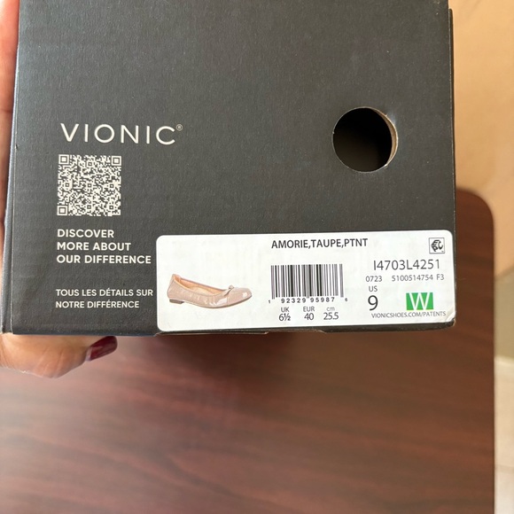 Vionic Women's Amorie Taupe Patent Flats Sz.9W - Picture 5 of 7